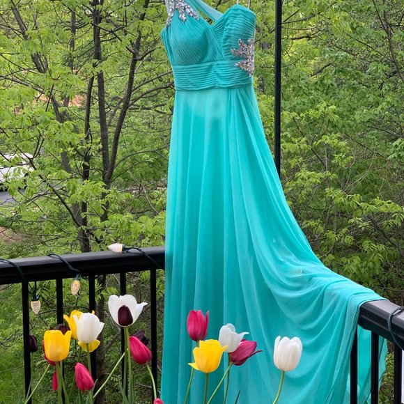 Size 2 Prom/Formal Dress - Picture 2 of 7